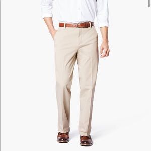 Dockers NWT Men's Workday Khaki Pants, Classic Fit
